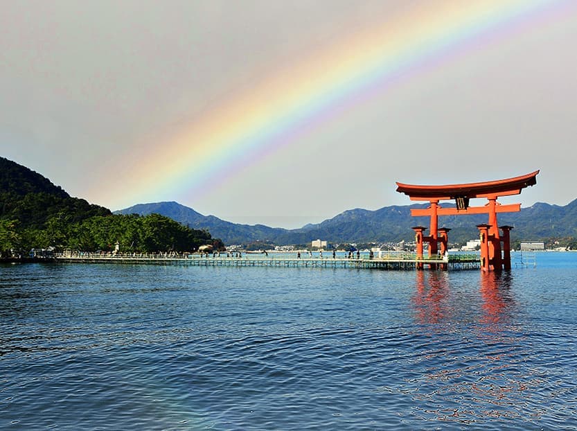 鳥居と虹